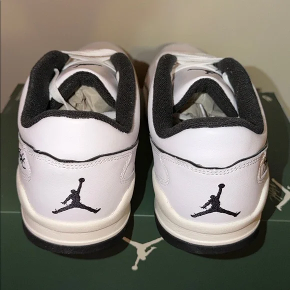 Jordan Flight Court White Black Sail HF3255-100 Men’s Size 10